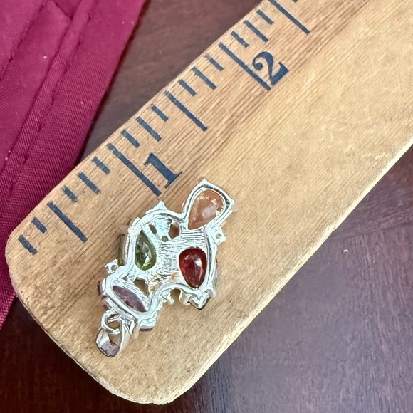 Vintage Avon NVC Pendant - Picture 2 of 2